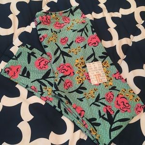 NWT TC LULAROE LEGGINGS